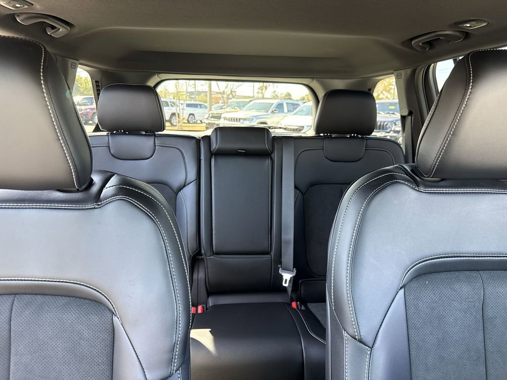 New 2025 Jeep Grand Cherokee Altitude image 30