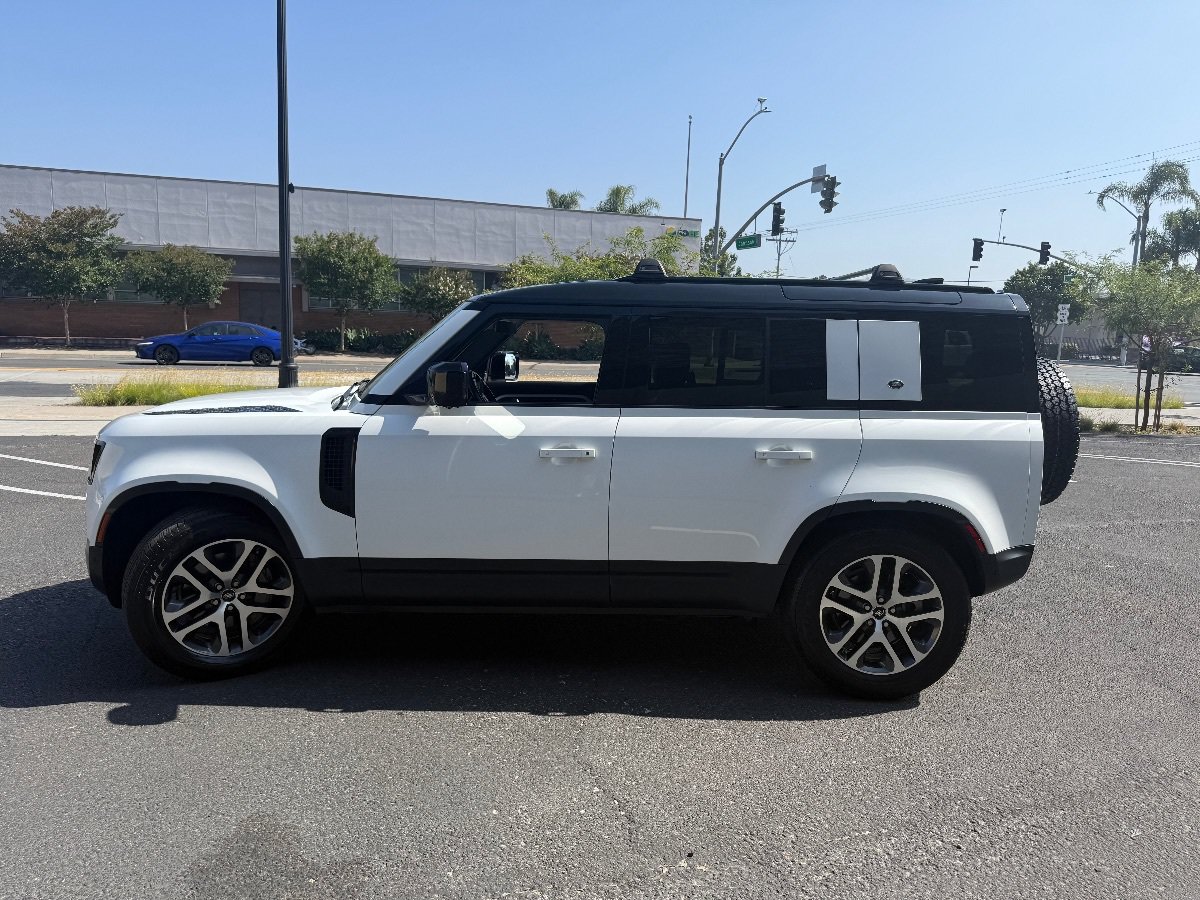 Used 2020 Land Rover Defender 110 HSE AWD/4WD image 6