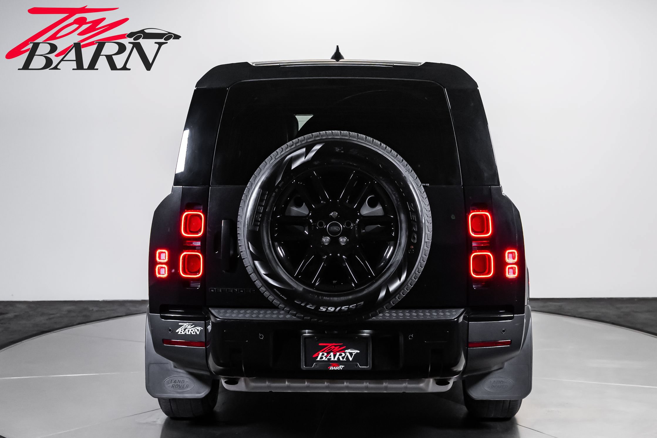Used 2025 Land Rover Defender 130 S AWD/4WD image 4