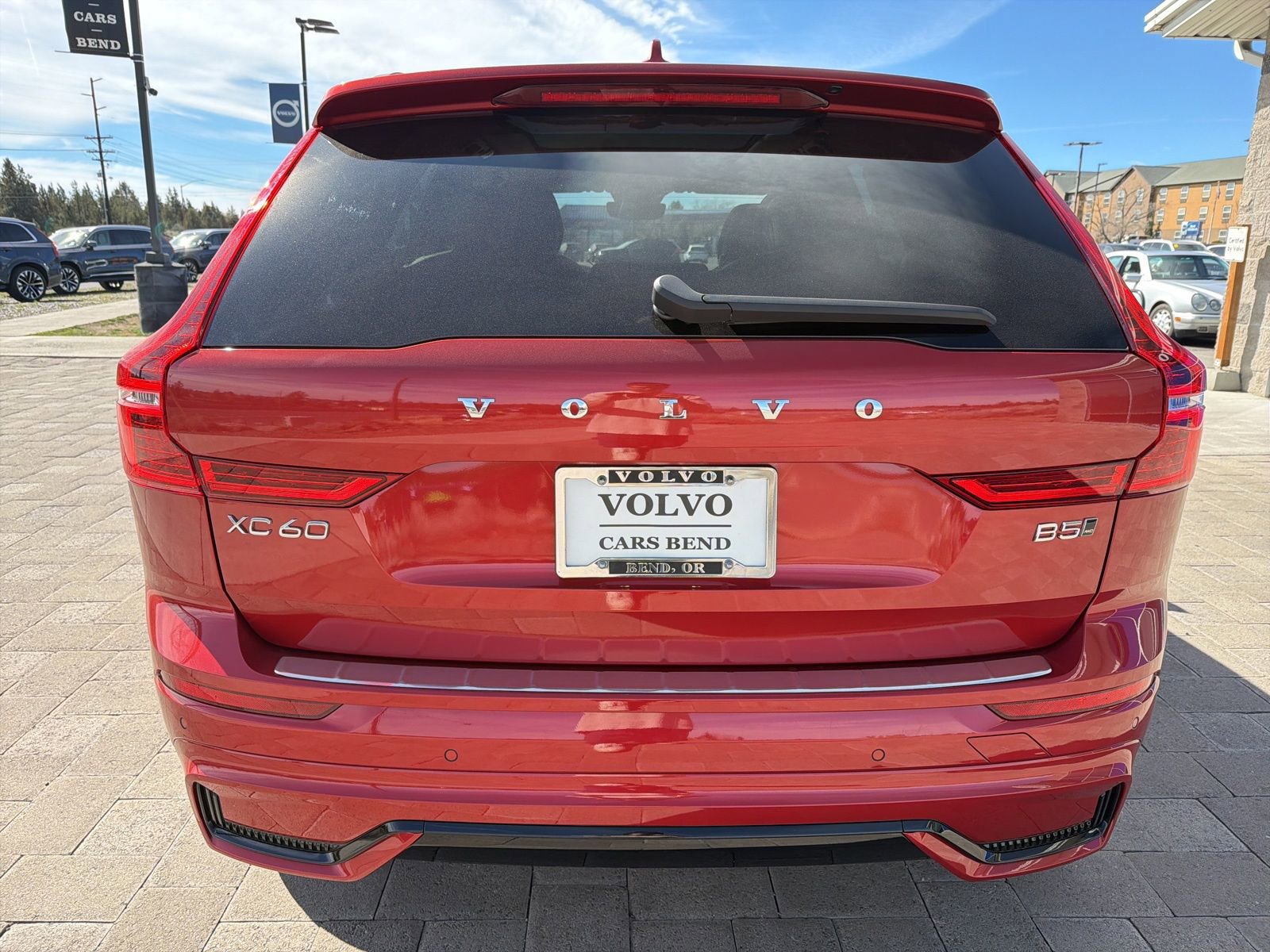 Certified 2025 Volvo XC60 B5 Core w/ Protection Package Premier image 5