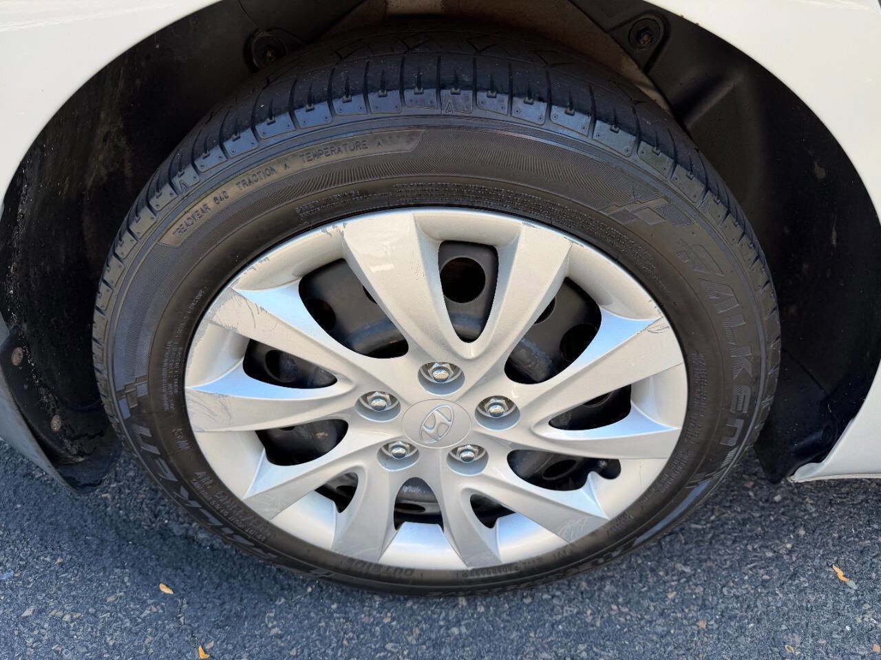 Used 2012 Hyundai Elantra GLS image 40
