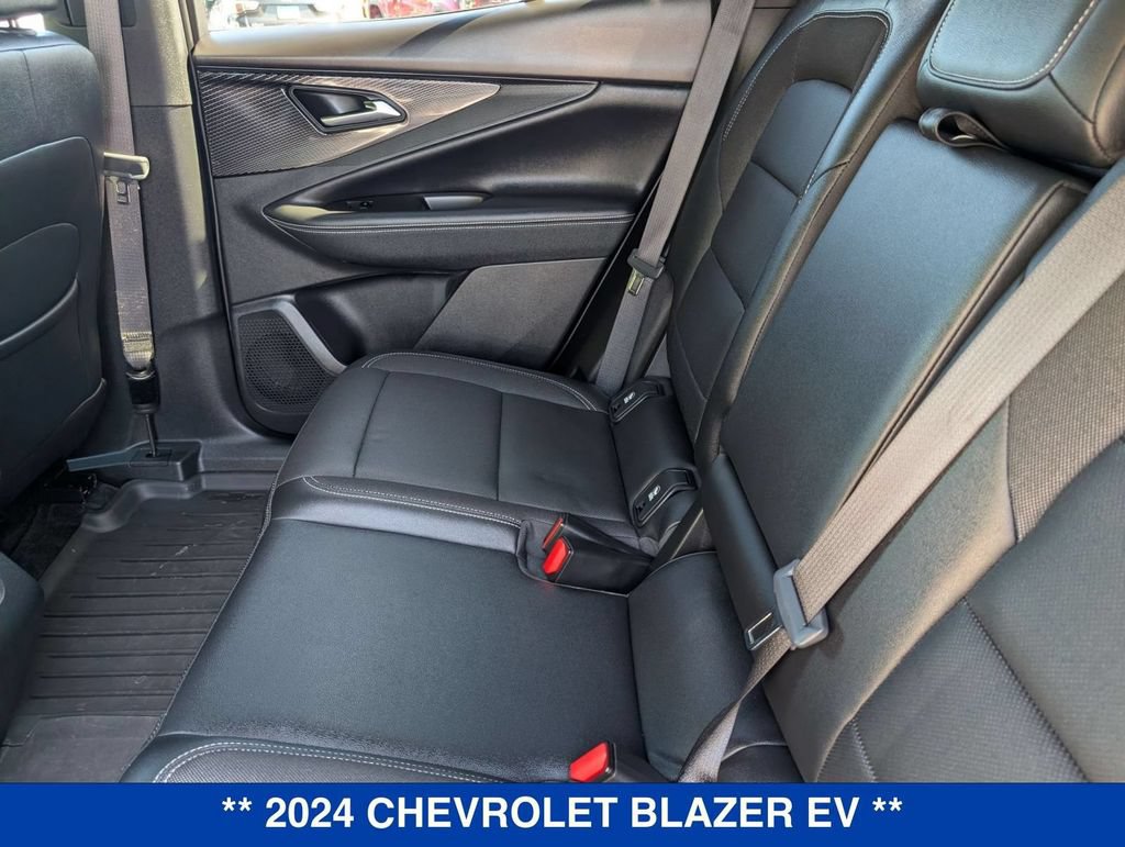 Used 2024 Chevrolet Blazer EV LT AWD/4WD image 15