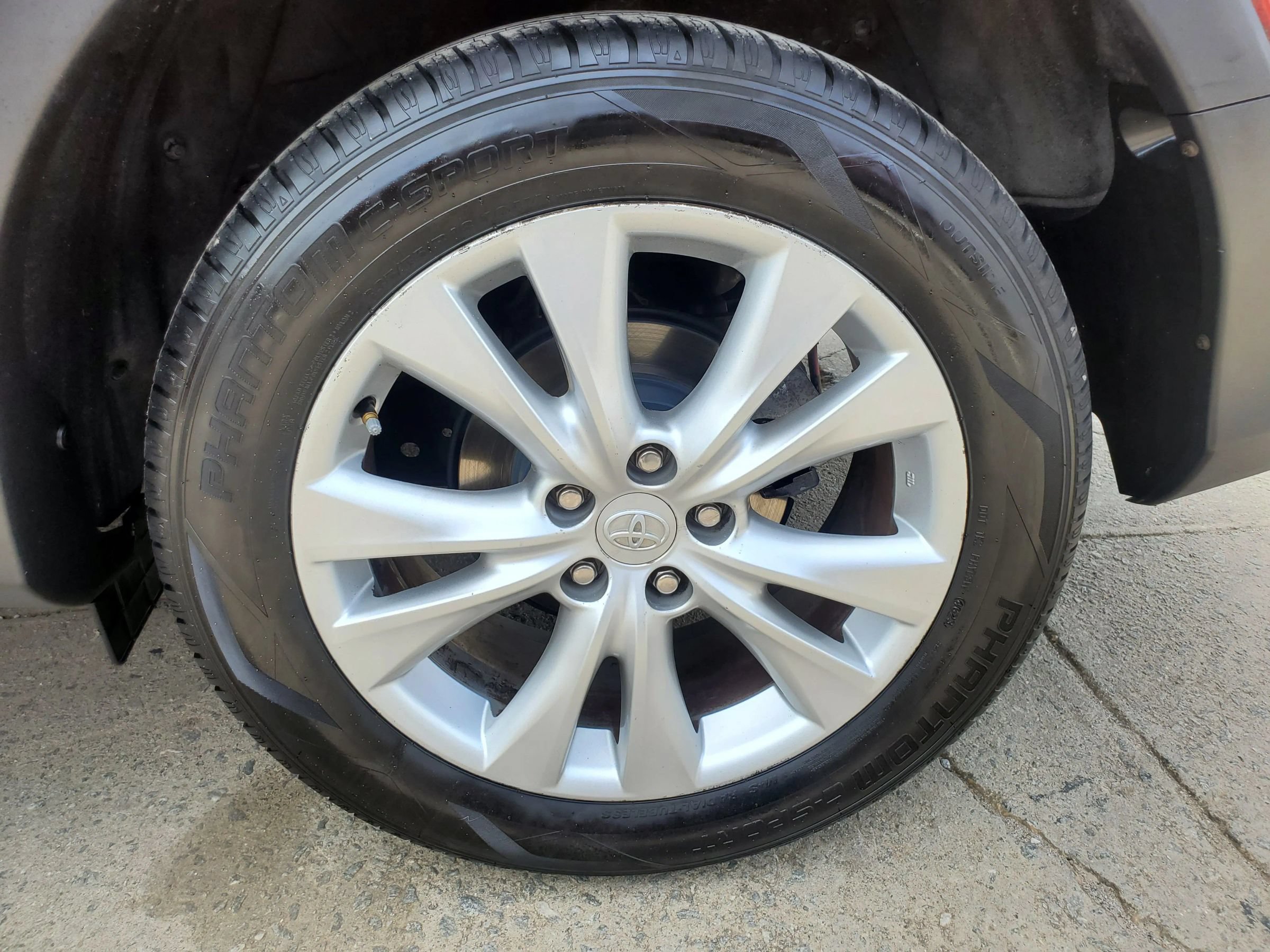 Used 2015 Toyota RAV4 Limited w/ Technology Package FWD image 64