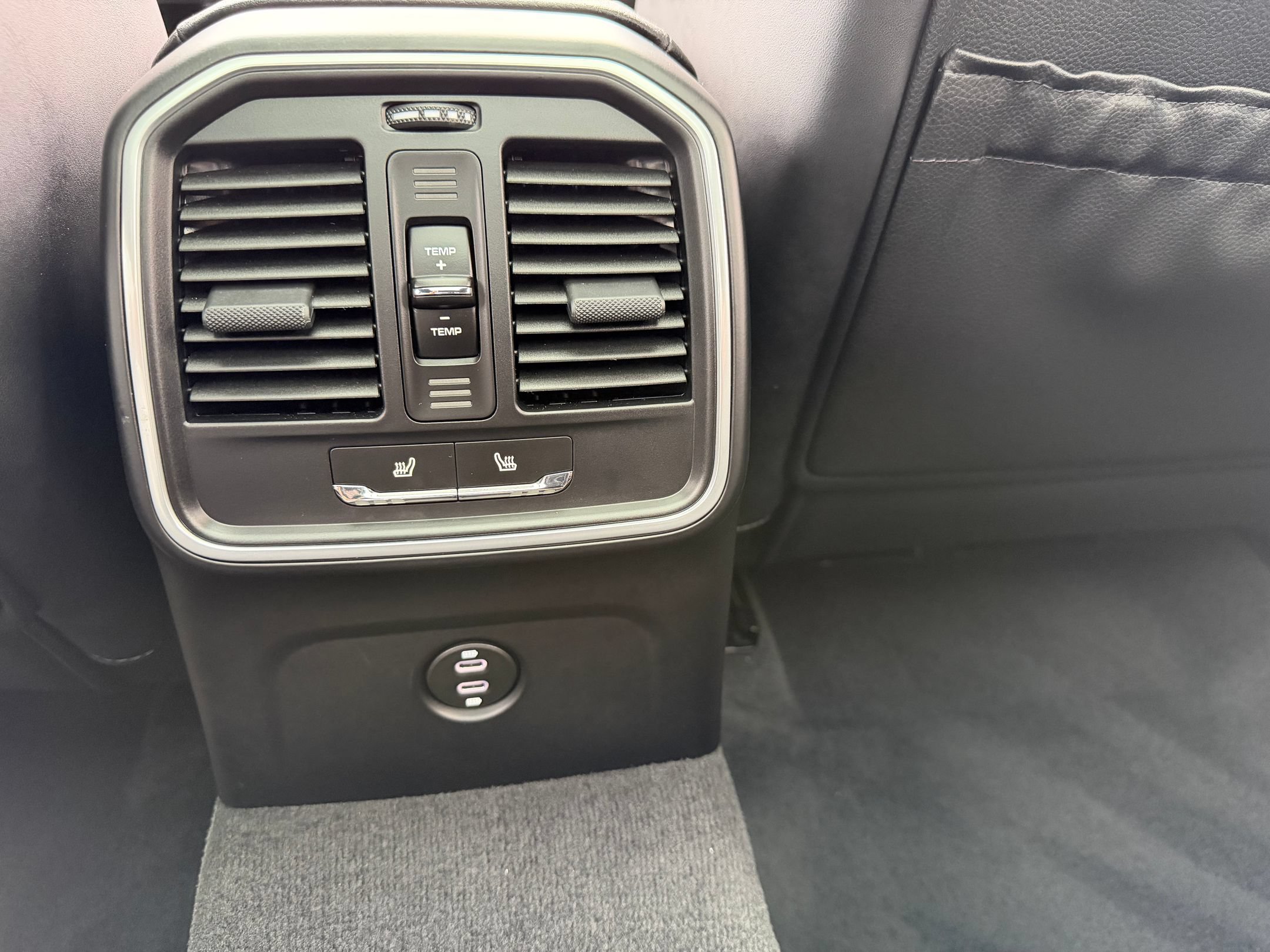 Certified 2026 Porsche Macan AWD/4WD image 29