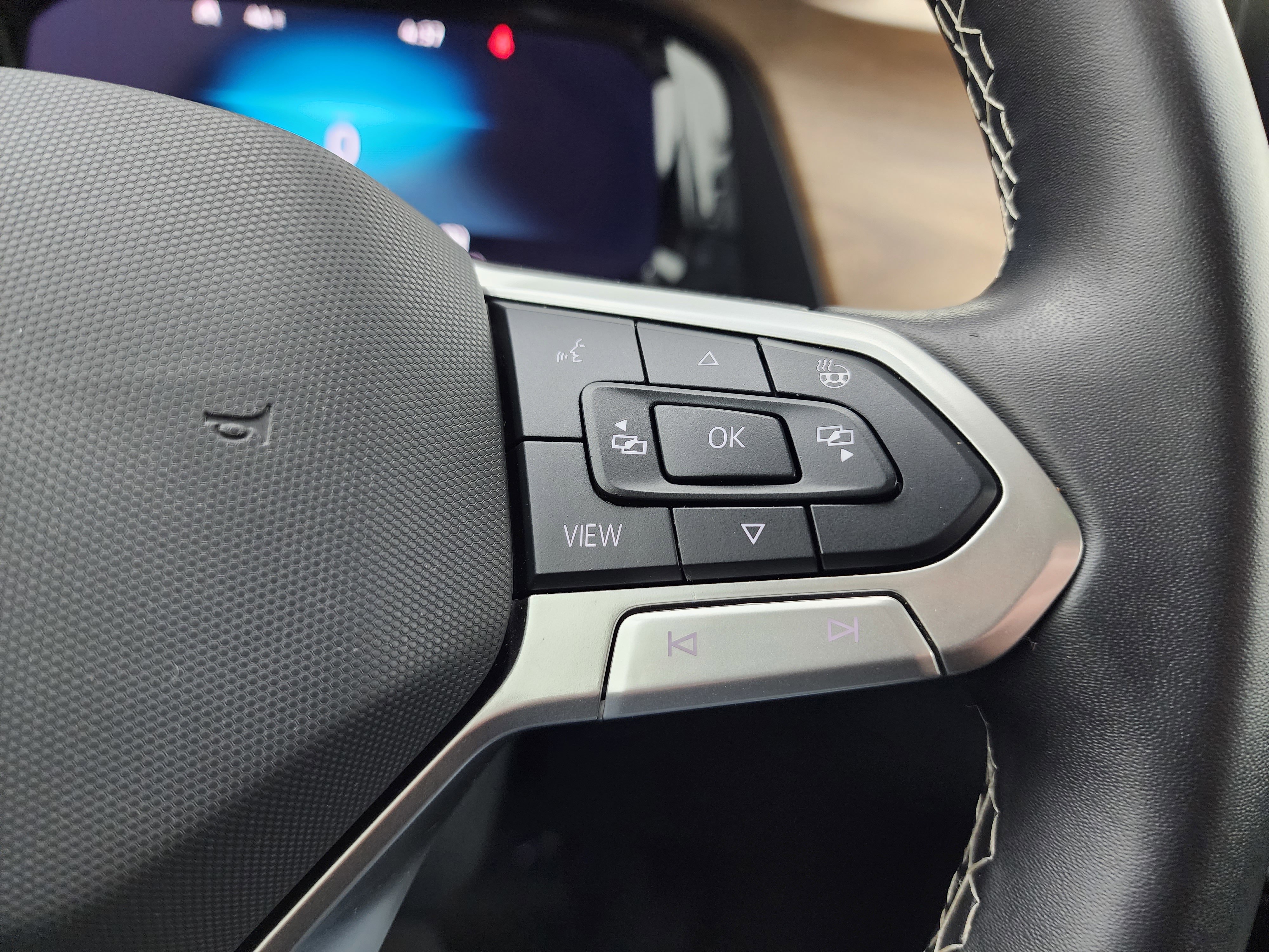 Used 2025 Volkswagen Atlas SE image 18