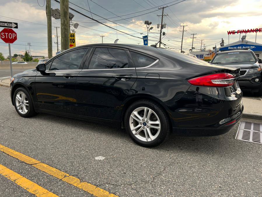 Used 2018 Ford Fusion SE w/ Fusion SE Technology Package FWD image 5