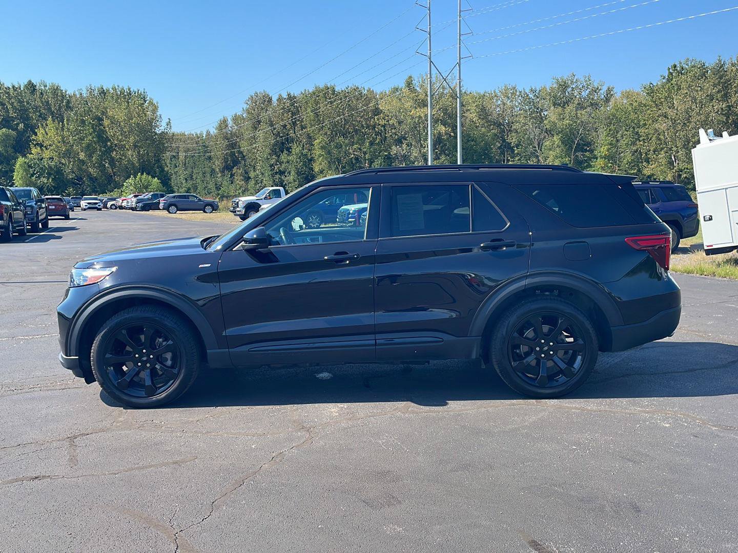 Used 2023 Ford Explorer ST-Line w/ Class IV Trailer Tow Package AWD/4WD image 2
