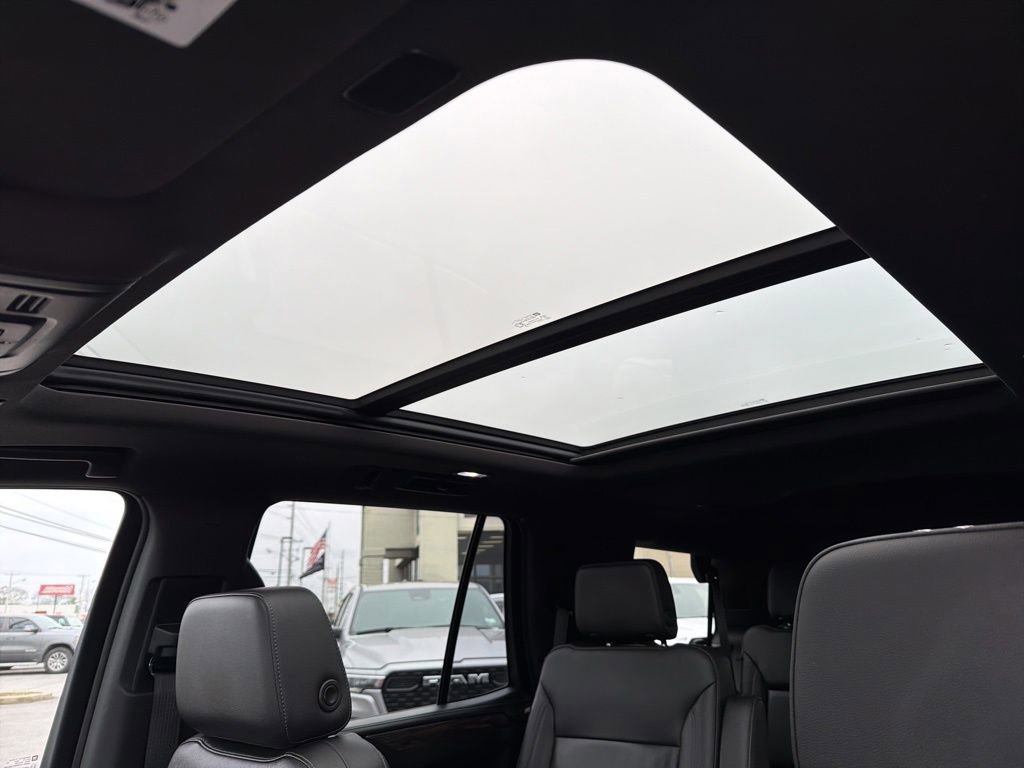 Used 2021 Chevrolet Tahoe LT w/ LT Signature Package image 41