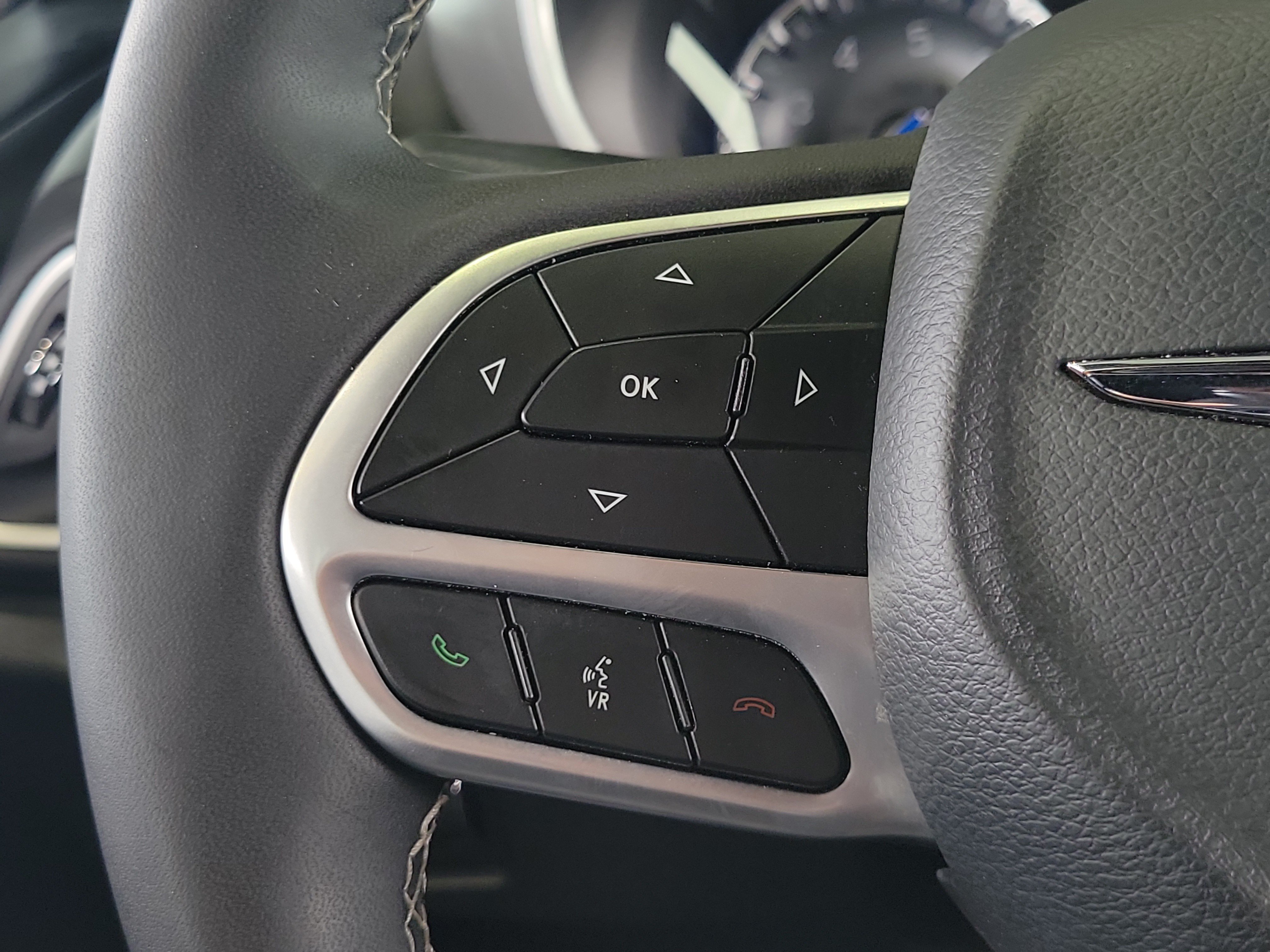 Certified 2025 Chrysler Pacifica Select FWD image 25