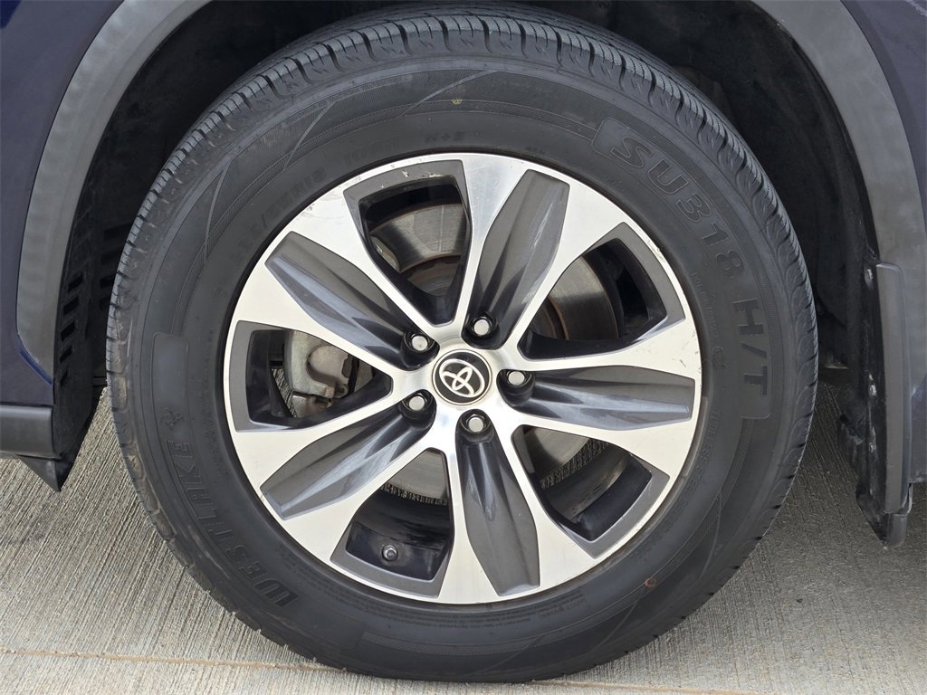 Used 2021 Toyota Highlander XLE image 11