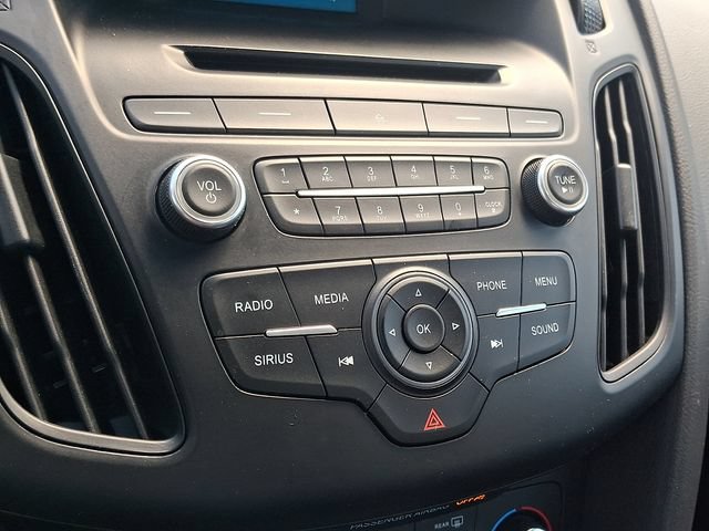 Used 2017 Ford Focus SE FWD image 16