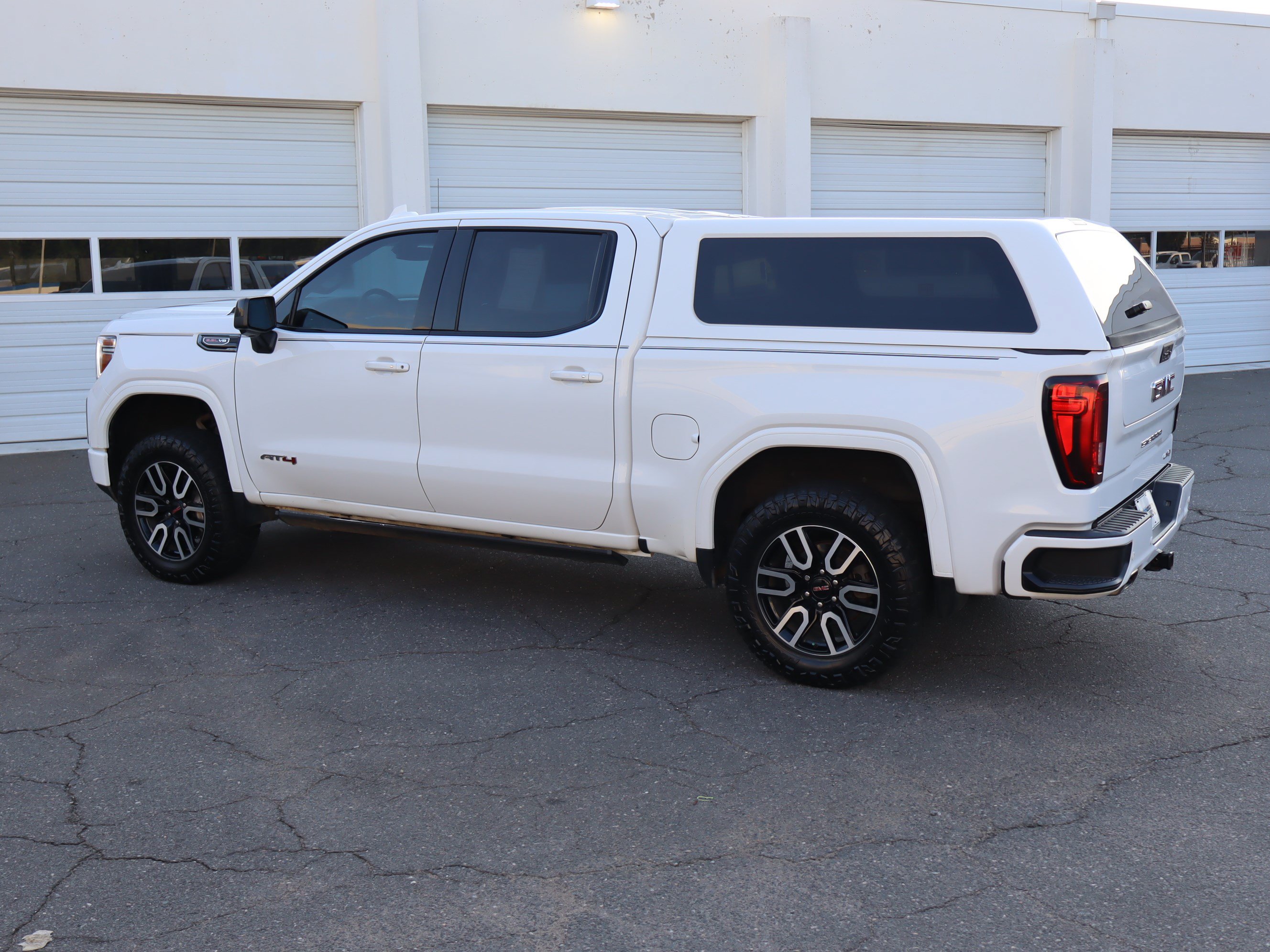 Used 2022 GMC Sierra 1500 AT4 w/ AT4 Premium Package AWD/4WD image 8