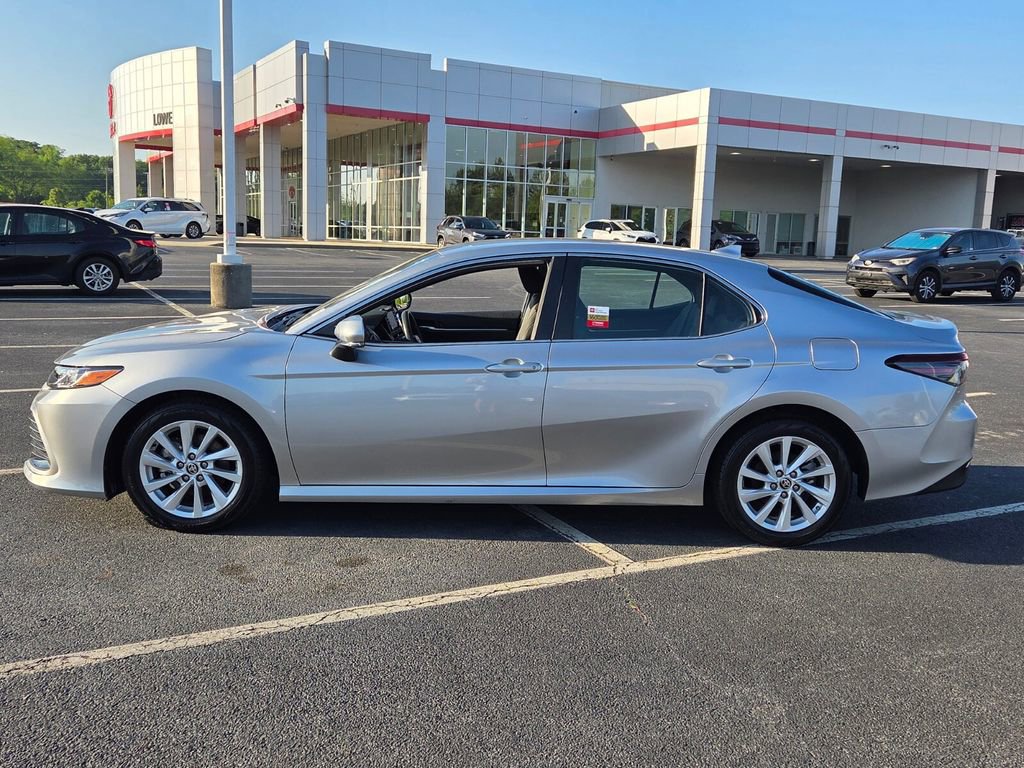 Used 2024 Toyota Camry LE FWD image 4