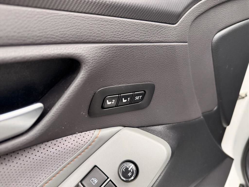 Used 2019 Toyota Avalon Touring w/ Advanced Safety Package FWD image 13