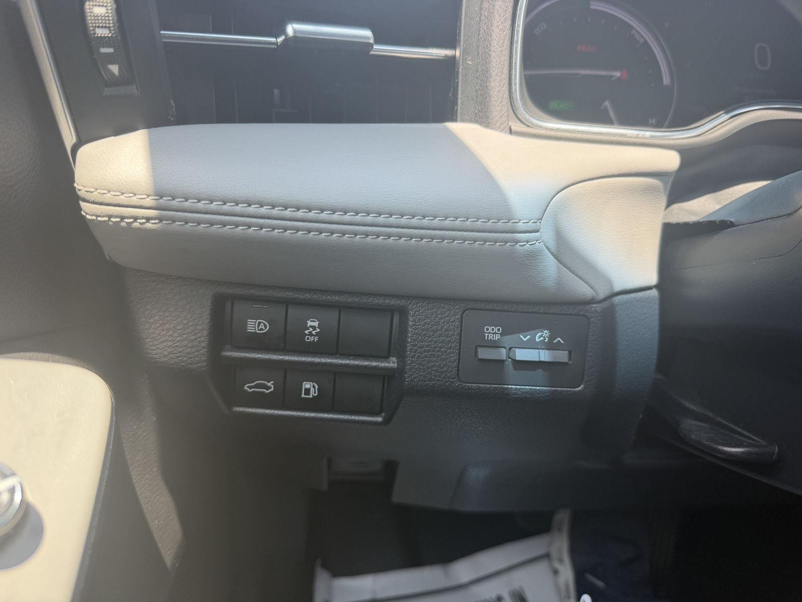 Used 2020 Toyota Avalon XLE w/ Moonroof Package FWD image 20