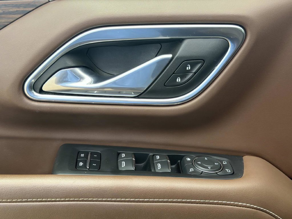 Used 2023 Chevrolet Suburban High Country w/ LPO, Illumination Package RWD image 23