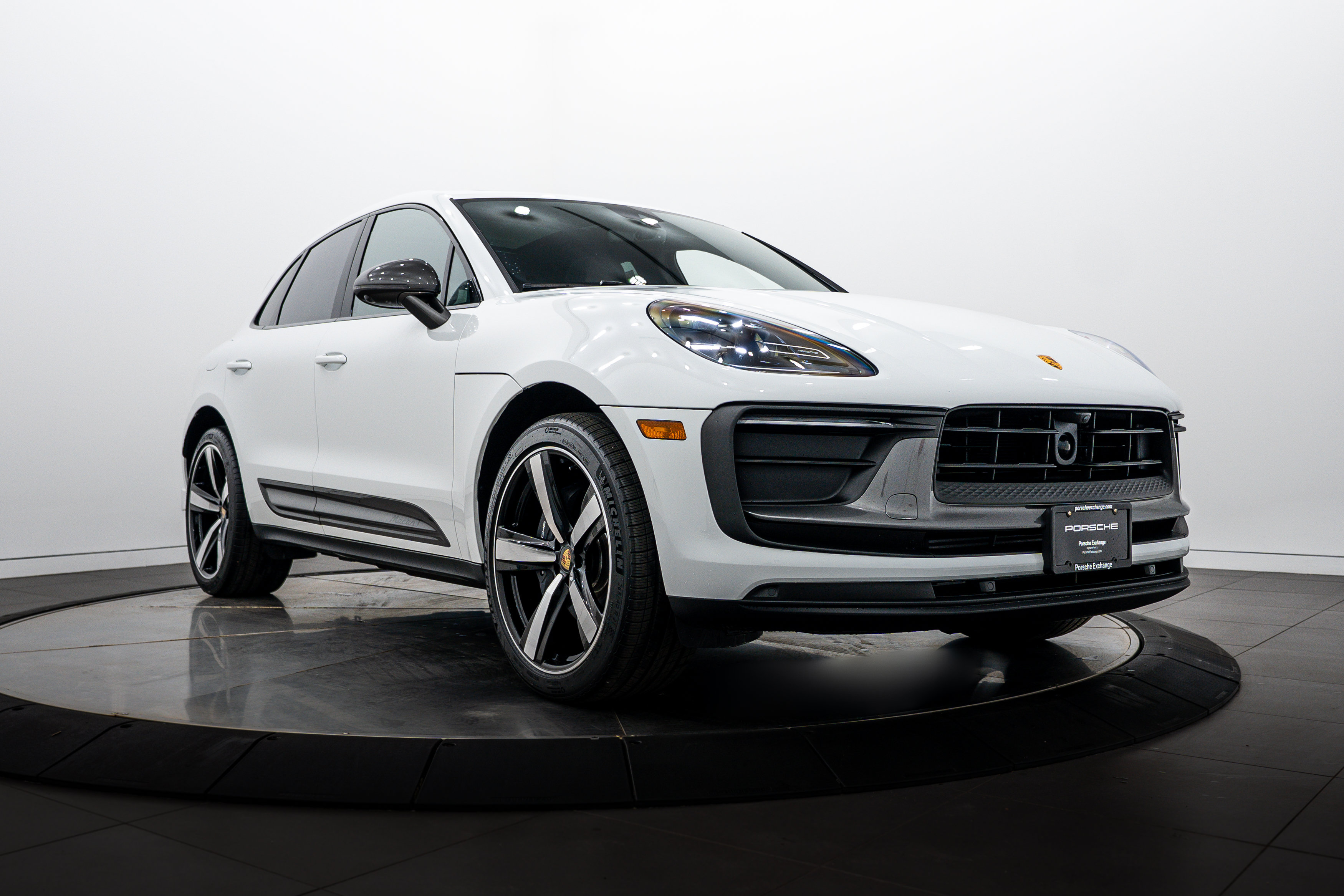 Certified 2026 Porsche Macan Turbo AWD/4WD image 9