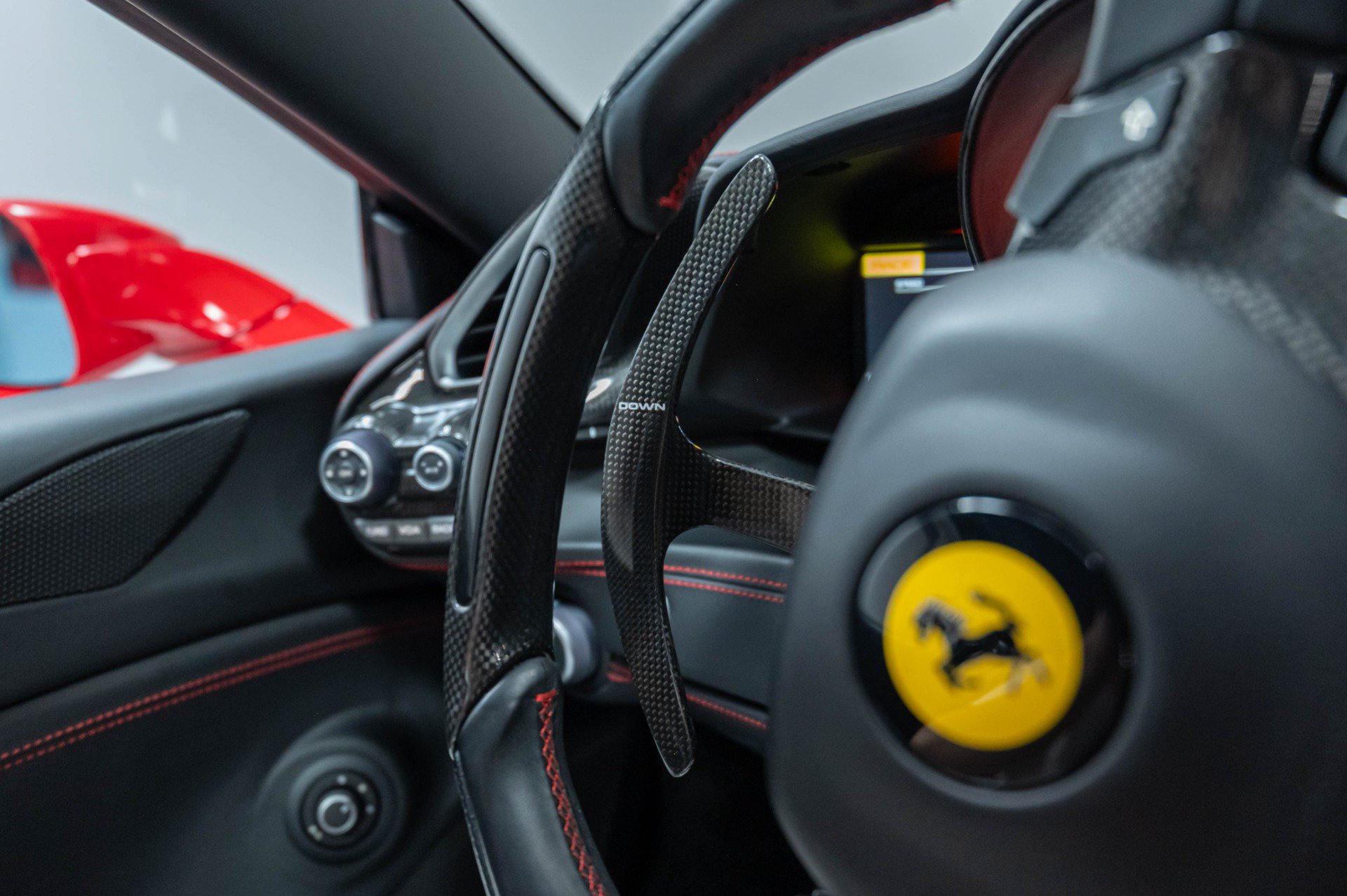 Used 2018 Ferrari 488 GTB RWD image 35