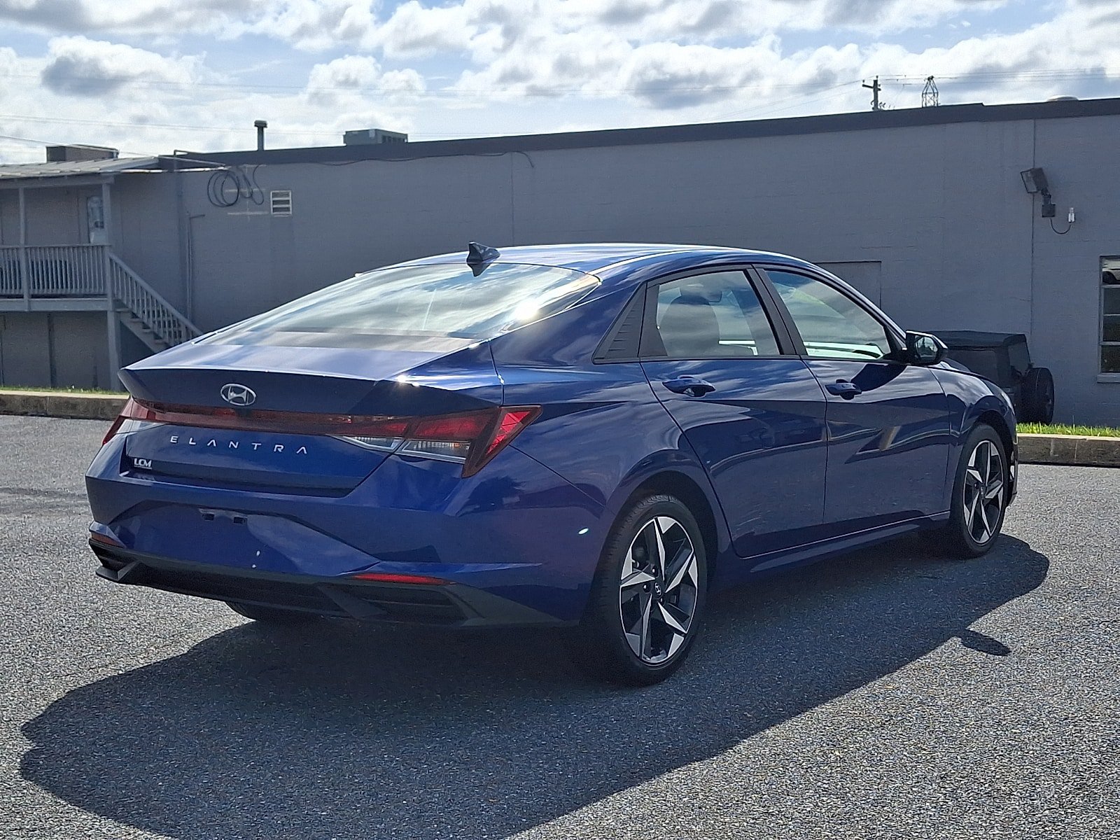 Used 2023 Hyundai Elantra SEL w/ Convenience Package FWD image 5