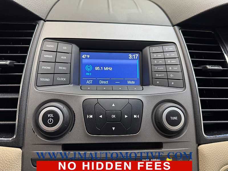 Used 2015 Ford Taurus SE image 22