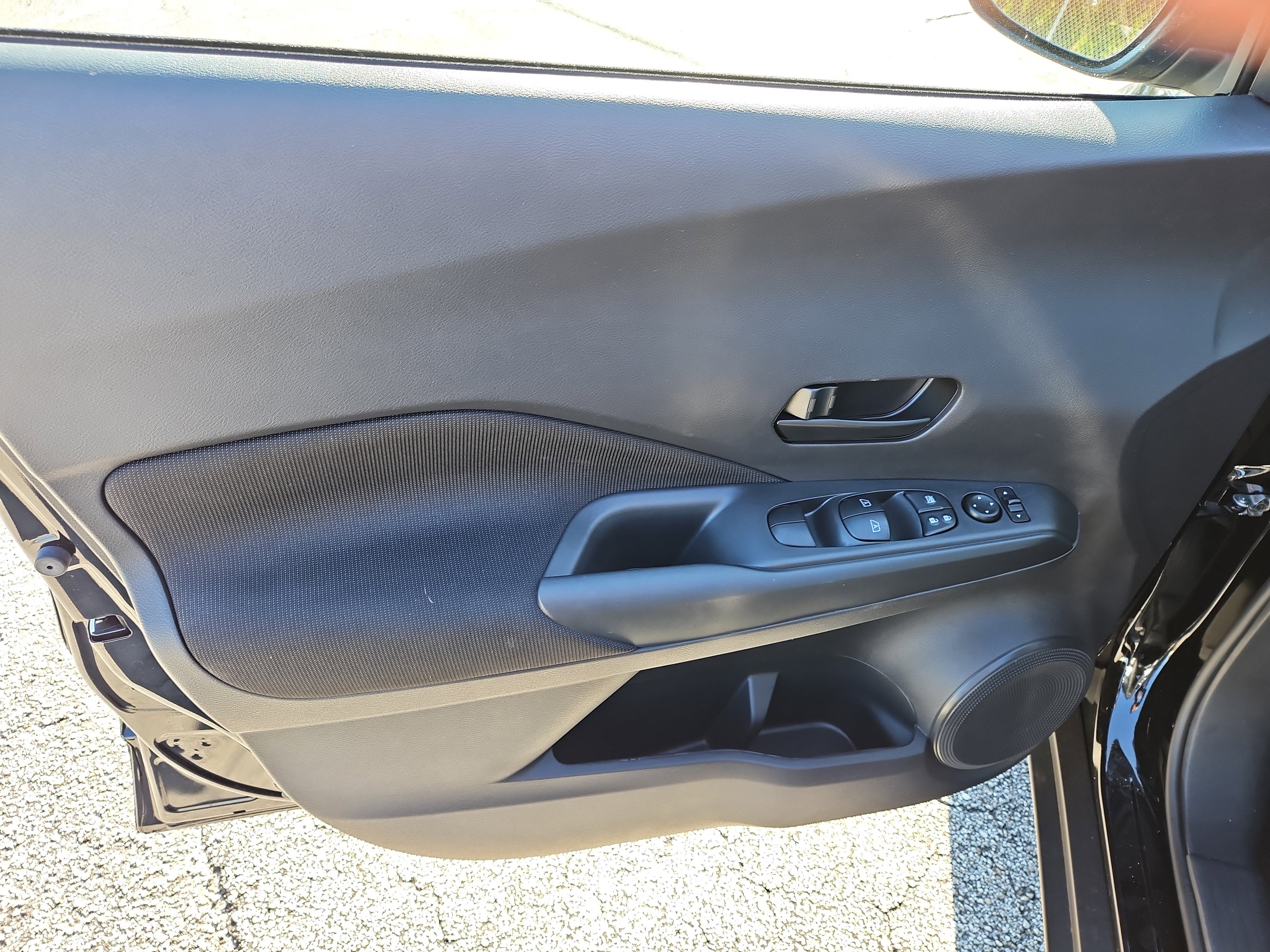 Used 2025 Nissan Kicks Play S FWD image 13