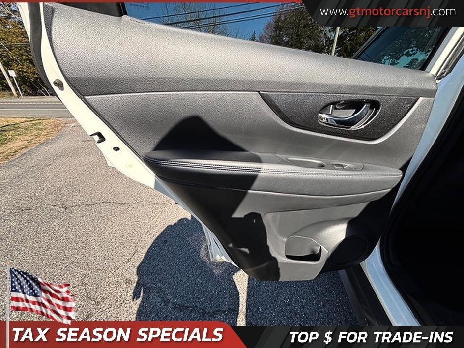 Used 2020 Nissan Rogue SV image 16