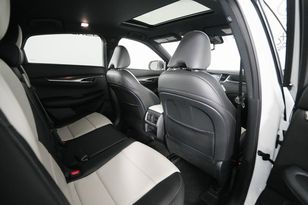 Used 2023 INFINITI QX55 Luxe w/ Cargo Package image 18