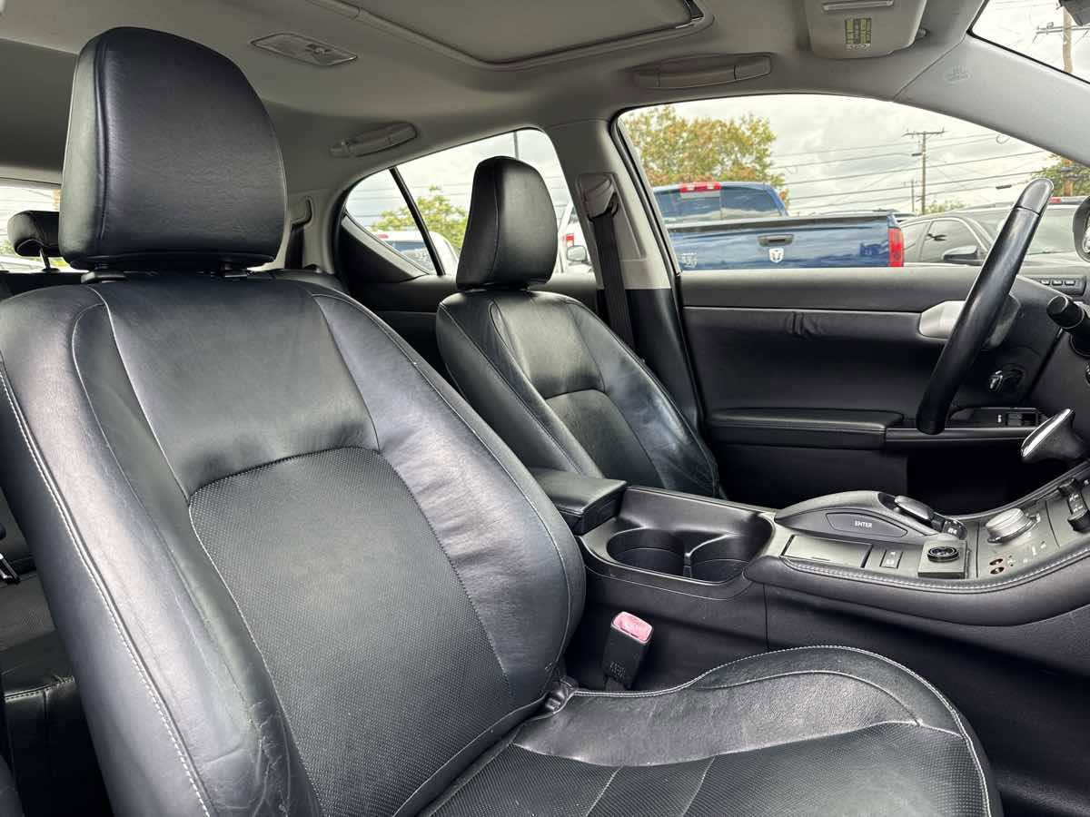 Used 2011 Lexus CT 200h Premium w/ Leather Pkg FWD image 18