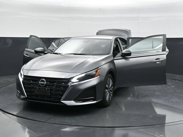 Used 2025 Nissan Altima 2.5 SV FWD image 44
