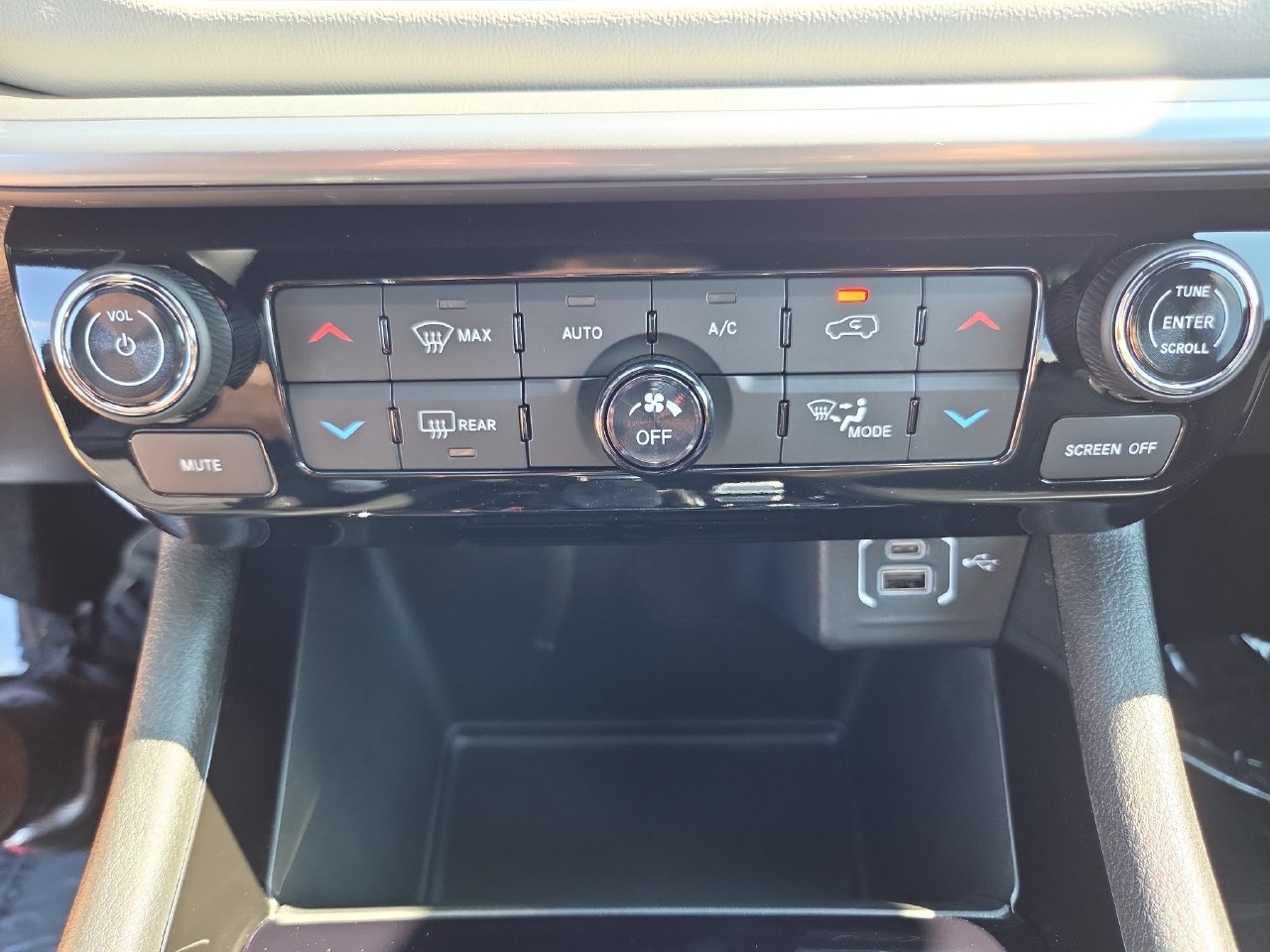 New 2026 Jeep Compass Limited w/ Sun, Sound & Navigation Group AWD/4WD image 29