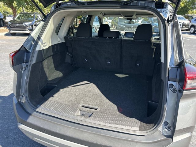 Used 2023 Nissan Rogue SV FWD image 12