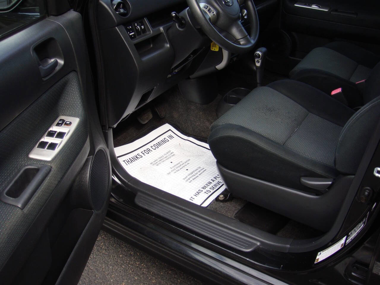 Used 2006 Scion xB FWD image 9
