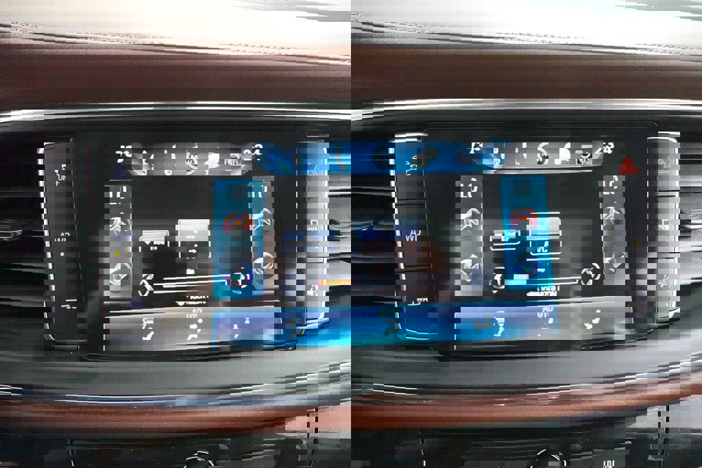 Used 2018 Buick Enclave Avenir w/ Avenir Technology Package image 19