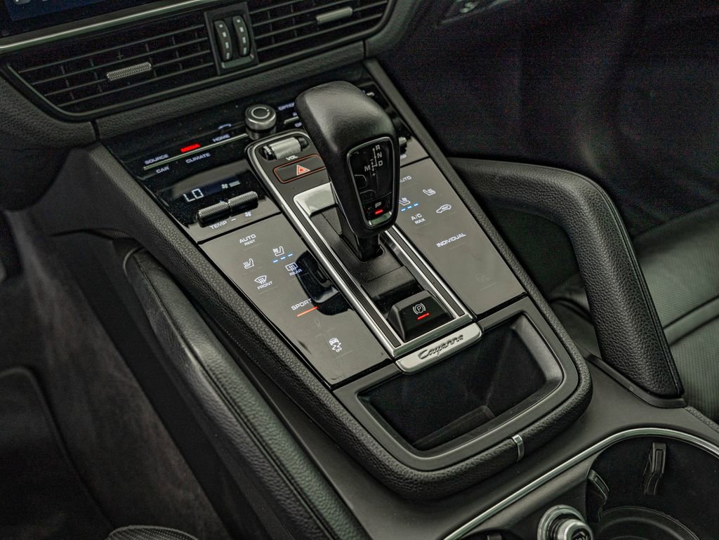 Certified 2023 Porsche Cayenne Platinum Edition image 35