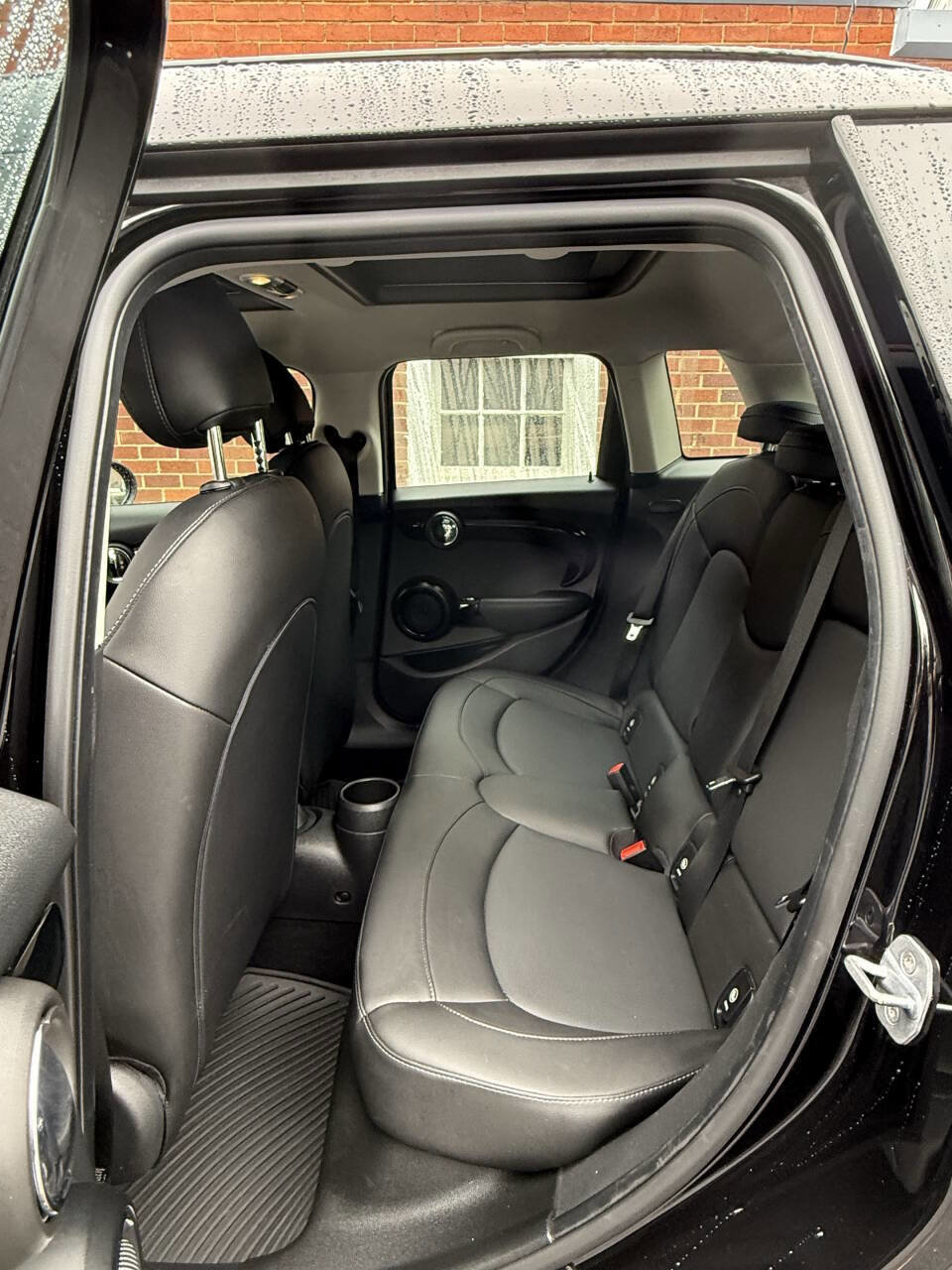 Used 2019 MINI Cooper 4-Door Hardtop image 5
