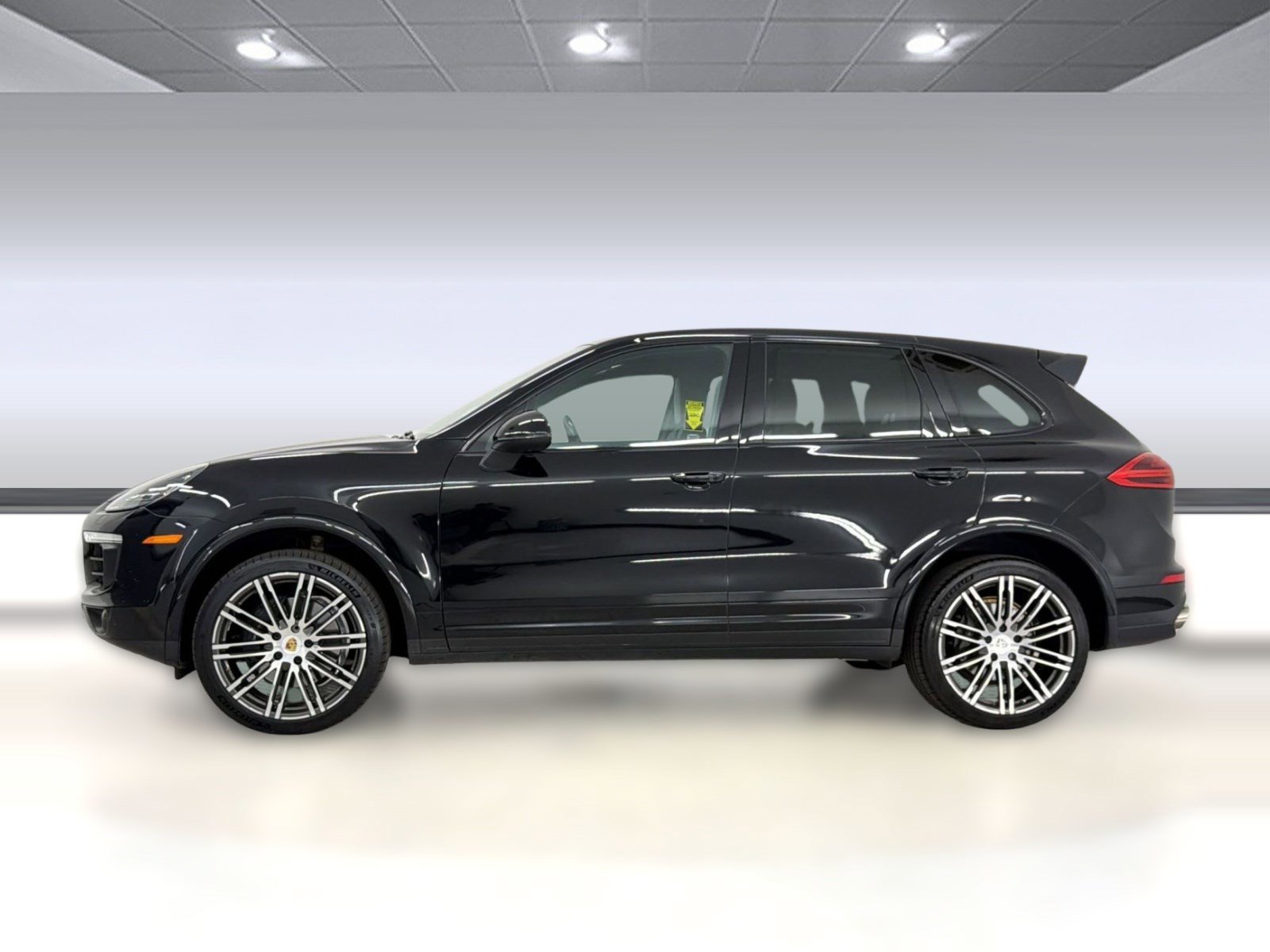 Used 2017 Porsche Cayenne AWD/4WD image 2