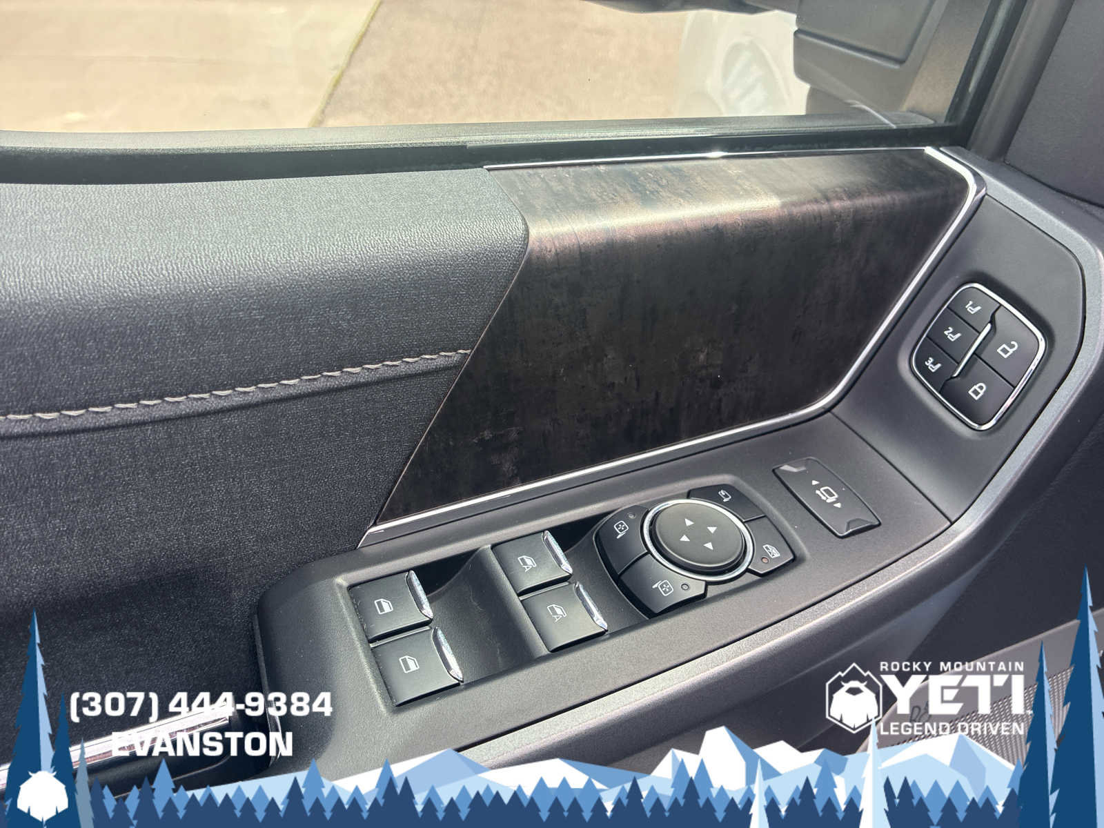 Used 2023 Ford F250 Lariat w/ Lariat Ultimate Package AWD/4WD image 13