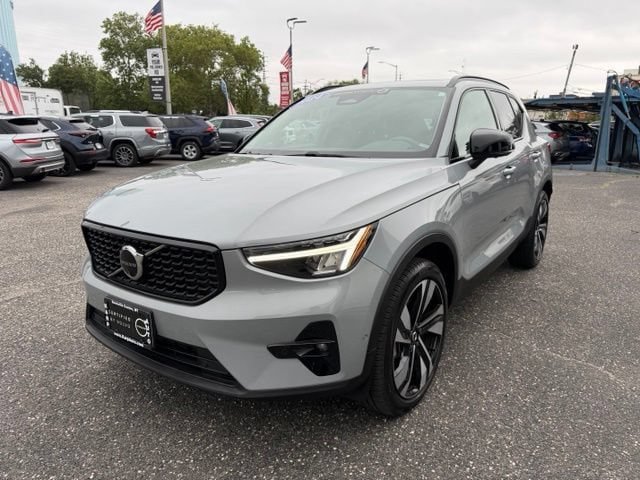 Certified 2024 Volvo XC40 B5 Plus w/ Protection Package Premier AWD/4WD image 1