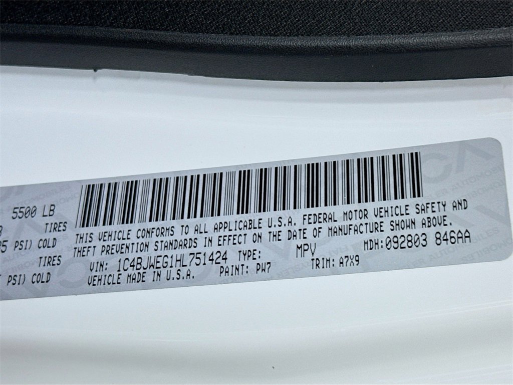 Used 2017 Jeep Wrangler Unlimited Sahara w/ Connectivity Group image 31