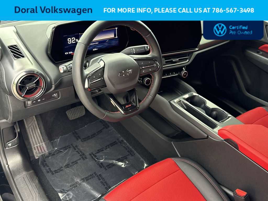 Used 2025 Chevrolet Equinox EV RS FWD image 13