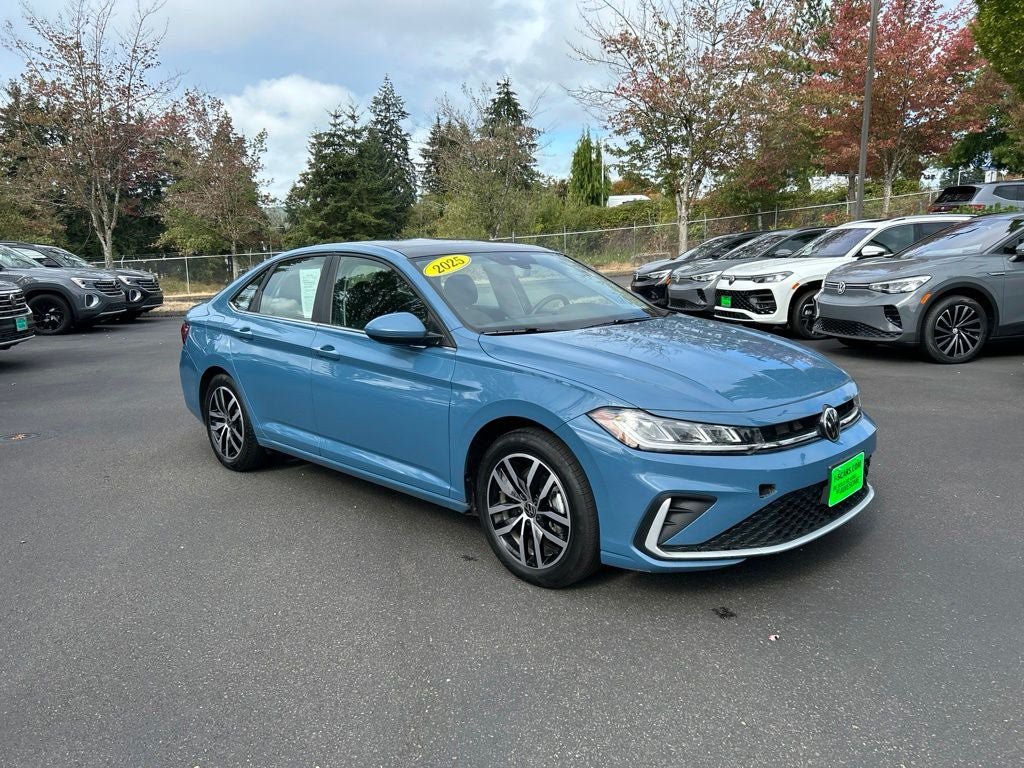 Used 2025 Volkswagen Jetta SE FWD image 9