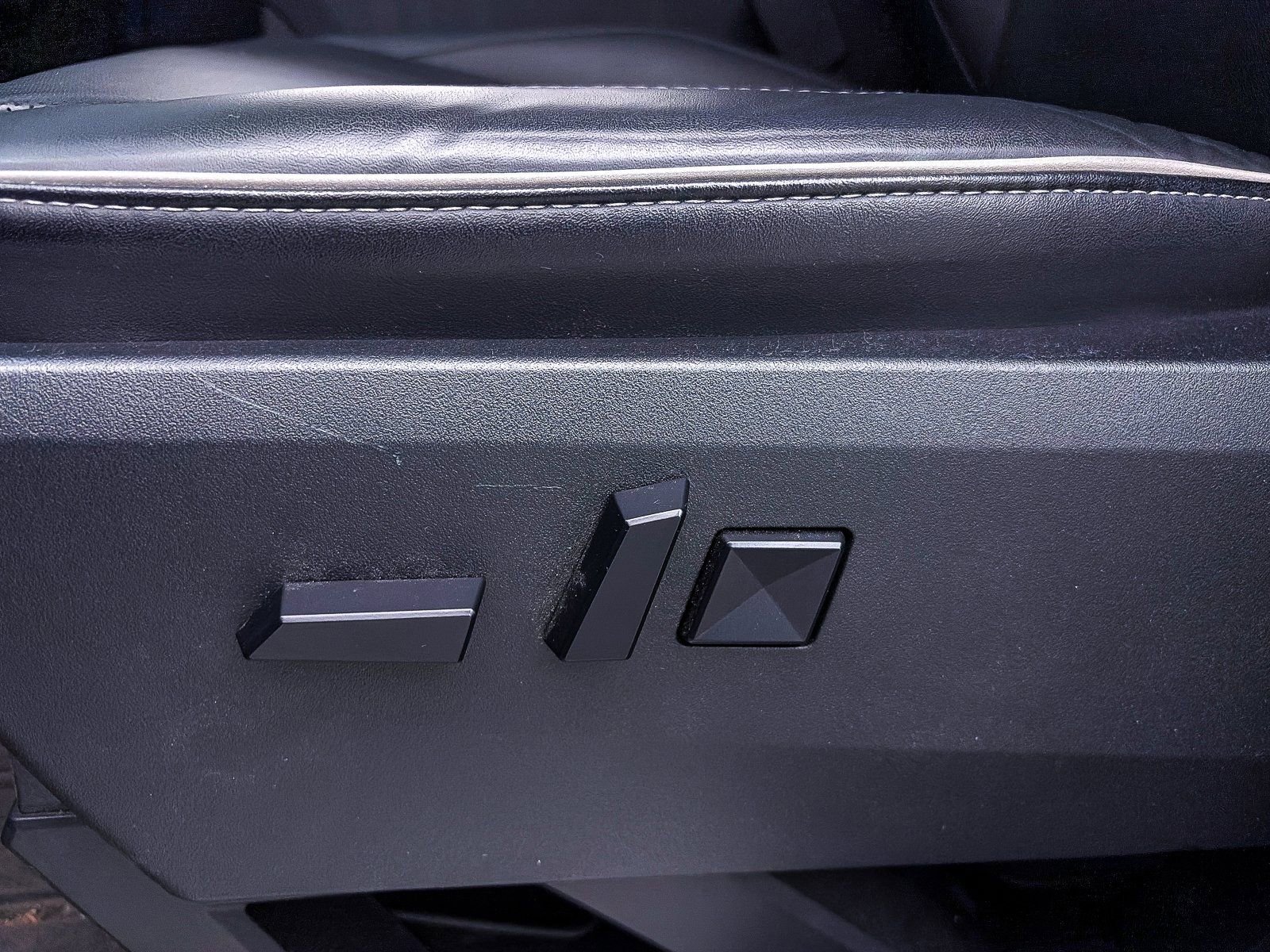 Used 2024 Tesla Cybertruck AWD Crew Cab image 17