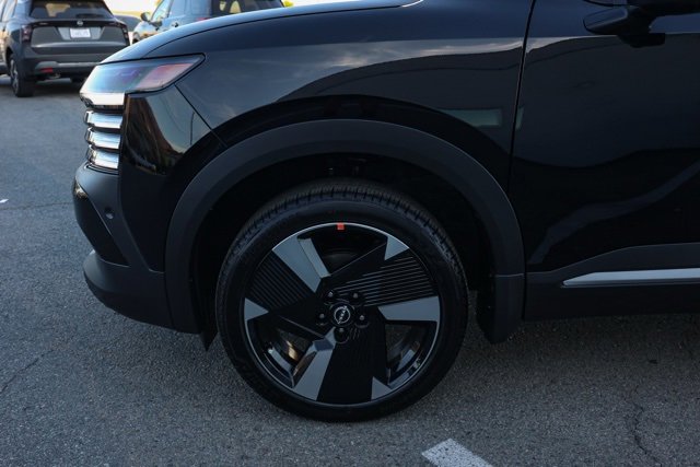 New 2025 Nissan Kicks SR image 11