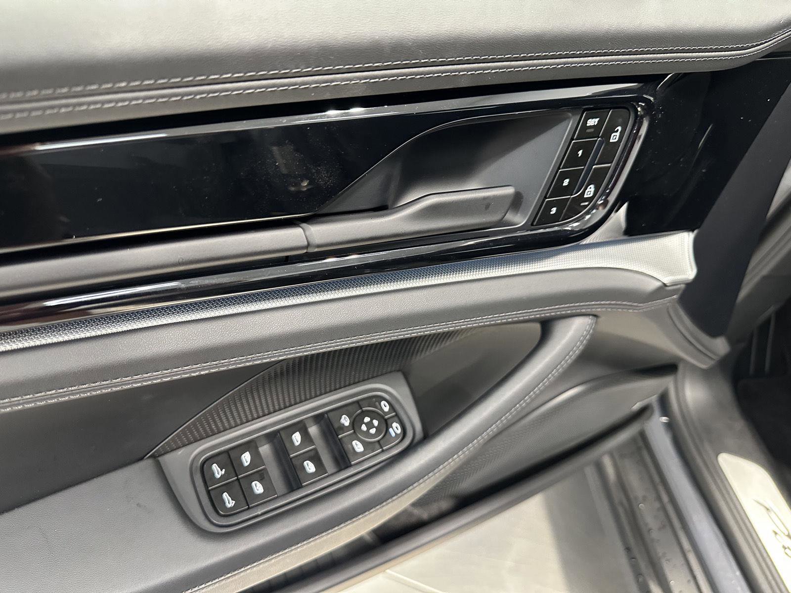 Used 2025 Porsche Panamera 4 image 16