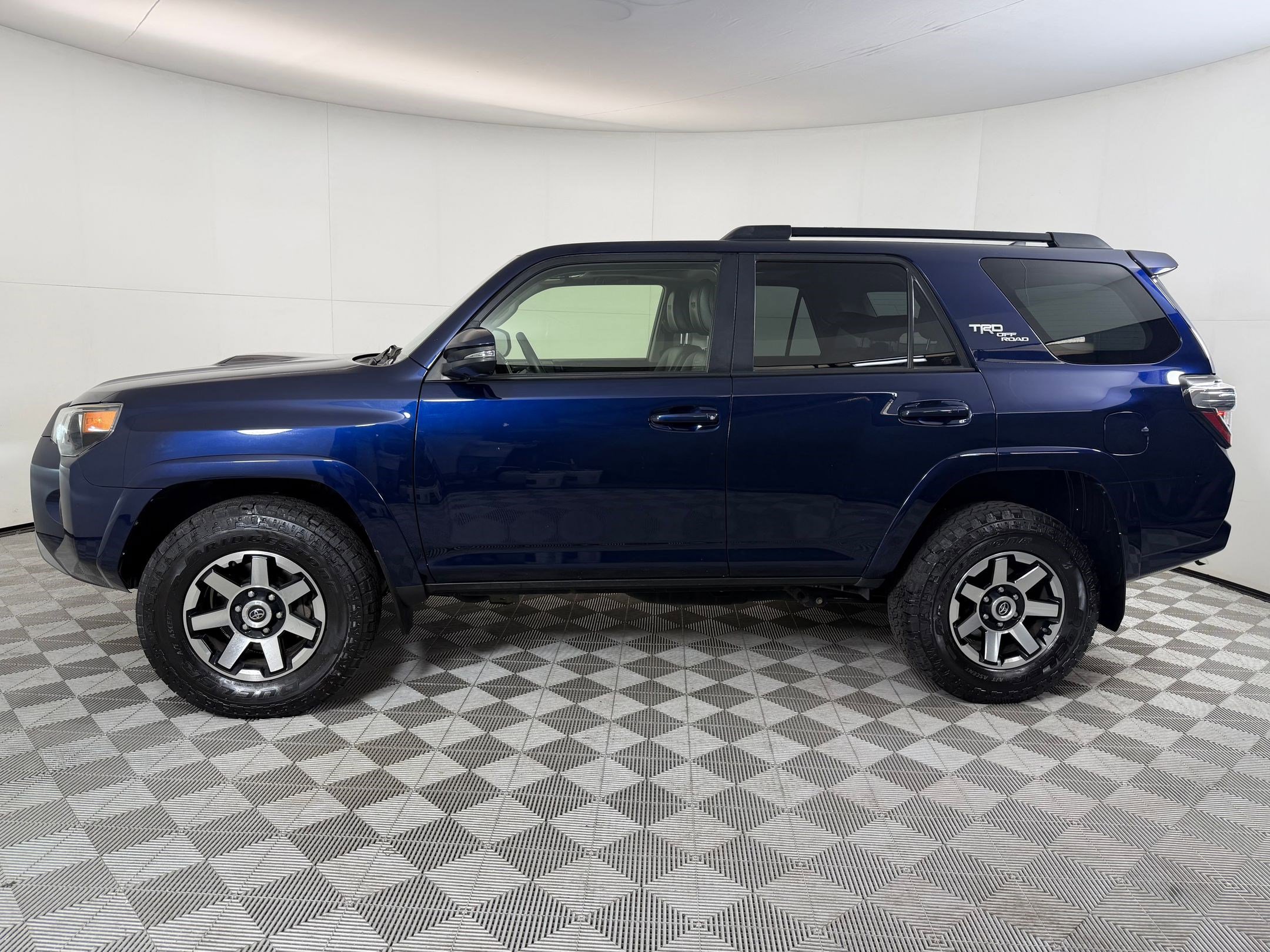 Used 2021 Toyota 4Runner TRD Off-Road Premium w/ Moonroof Package AWD/4WD image 2
