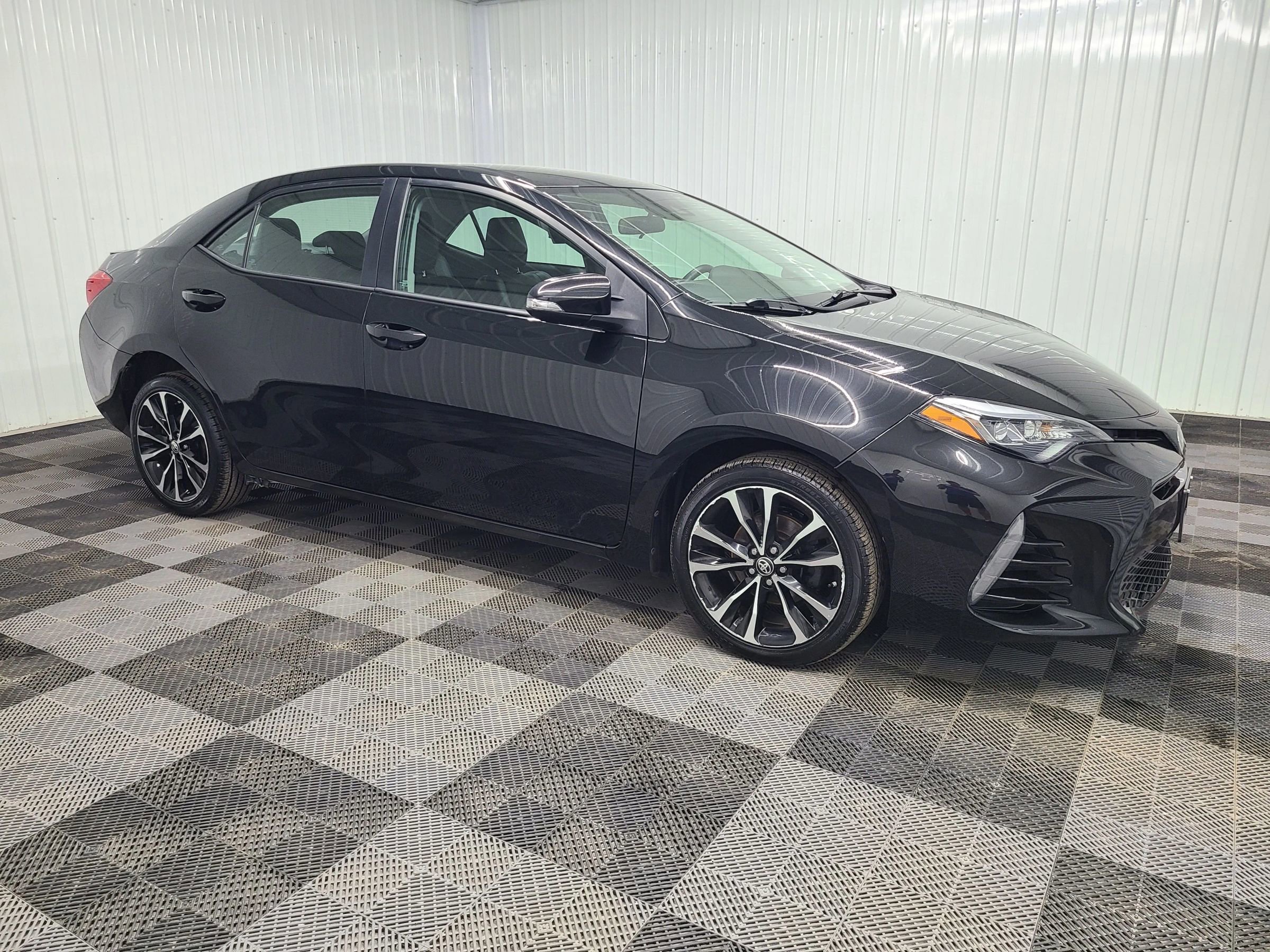 Used 2018 Toyota Corolla SE FWD image 1