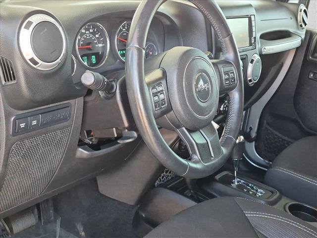Used 2014 Jeep Wrangler Unlimited Rubicon w/ Connectivity Group AWD/4WD image 10