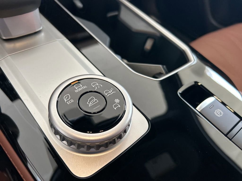 New 2026 Mitsubishi Outlander SEL image 9