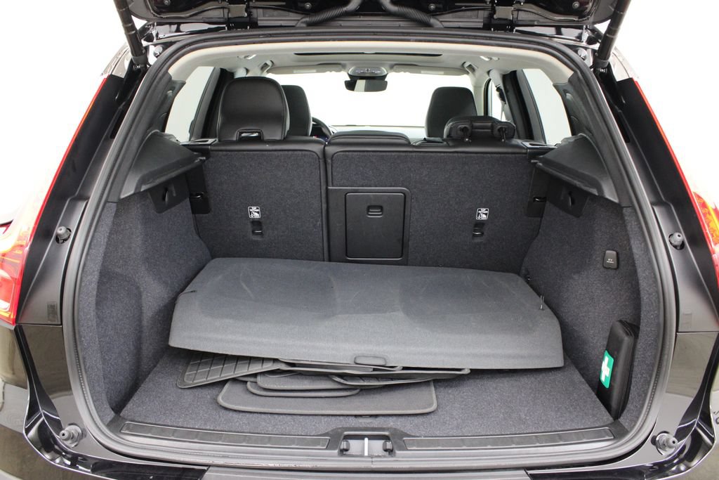 Used 2026 Volvo XC40 B5 Plus AWD/4WD image 32