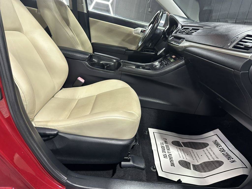 Used 2013 Lexus CT 200h FWD image 39